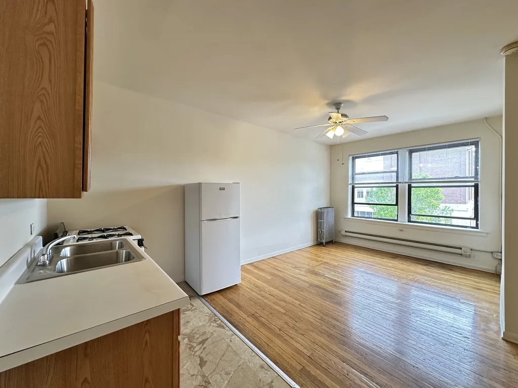 1050 W George St, , 60657, USA 60657-unit#203-Chicago-IL