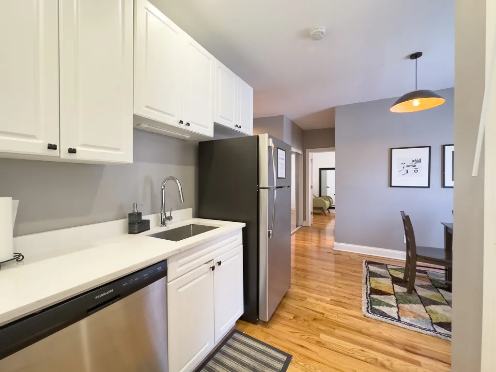 637 W Cornelia Ave, , 60657, USA 60657-unit#2W-Chicago-IL