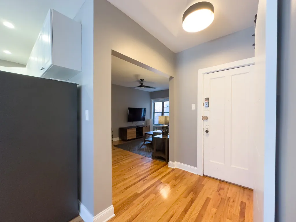 637 W Cornelia Ave, , 60657, USA 60657-unit#2W-Chicago-IL