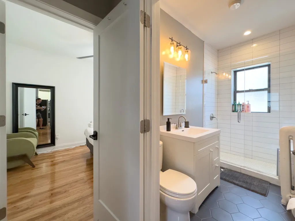 637 W Cornelia Ave, , 60657, USA 60657-unit#2W-Chicago-IL