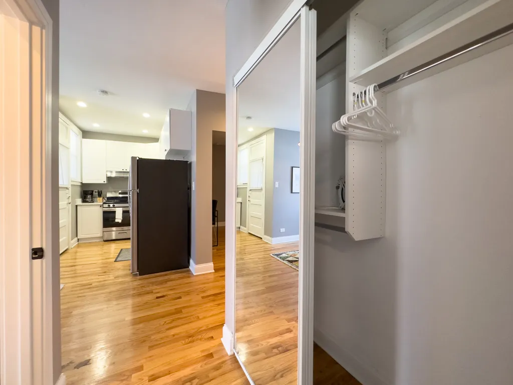 637 W Cornelia Ave, , 60657, USA 60657-unit#2W-Chicago-IL