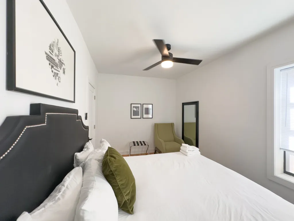 637 W Cornelia Ave, , 60657, USA 60657-unit#2W-Chicago-IL