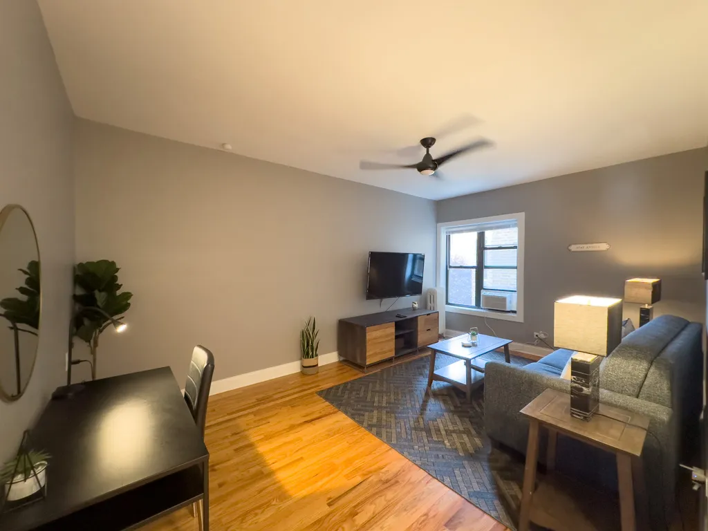 637 W Cornelia Ave, , 60657, USA 60657-unit#2W-Chicago-IL