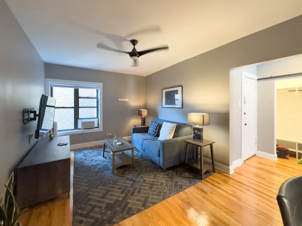 637 W Cornelia Ave, , 60657, USA 60657-unit#2W-Chicago-IL
