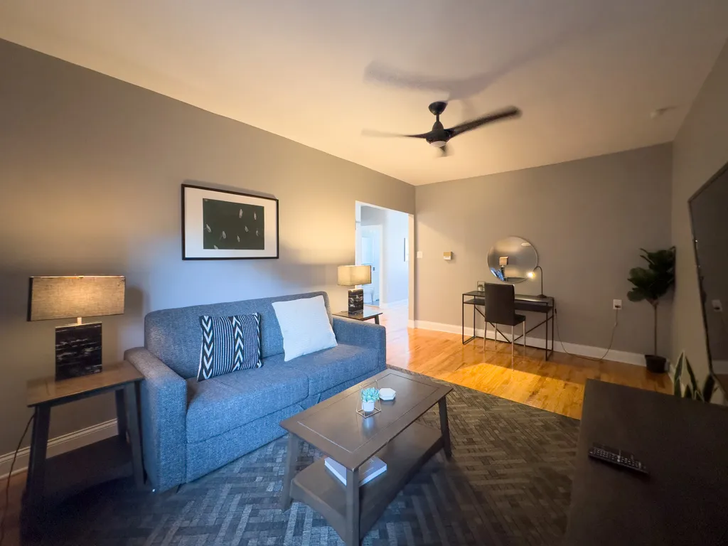 637 W Cornelia Ave, , 60657, USA 60657-unit#2W-Chicago-IL