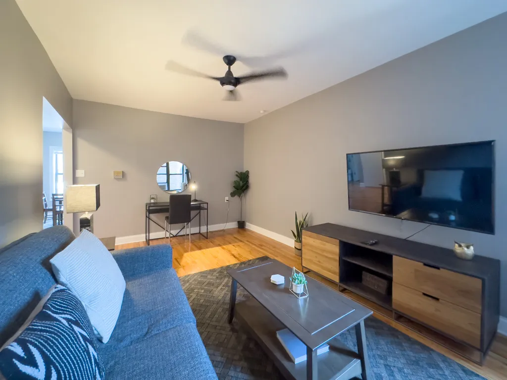 637 W Cornelia Ave, , 60657, USA 60657-unit#2W-Chicago-IL