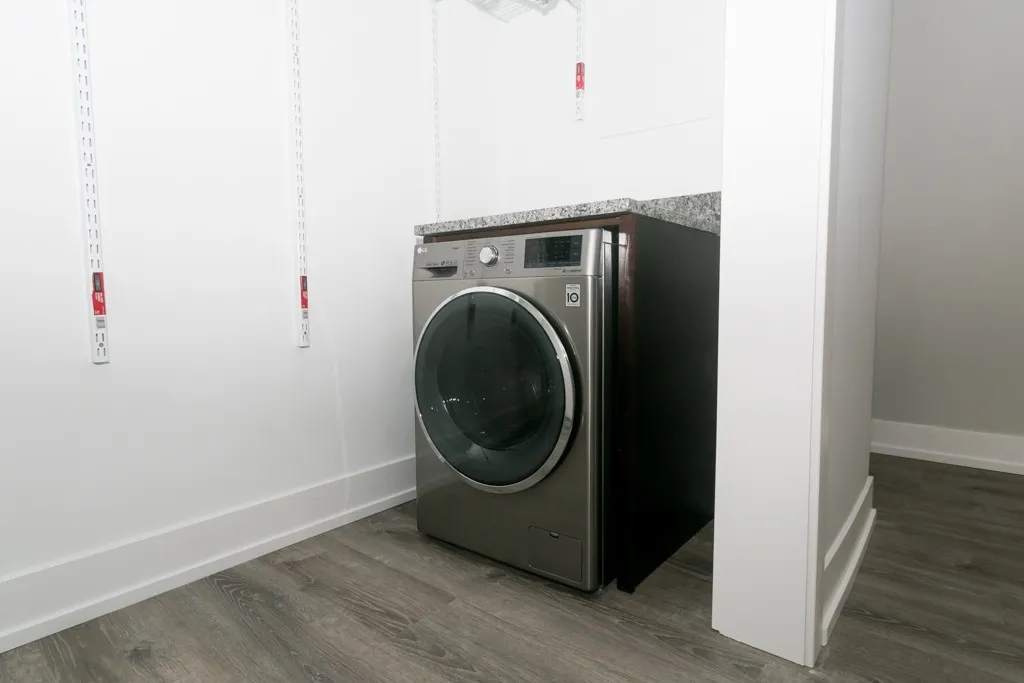 705 W Brompton Ave, ,  60657, USA 60657-unit#19-Chicago-IL