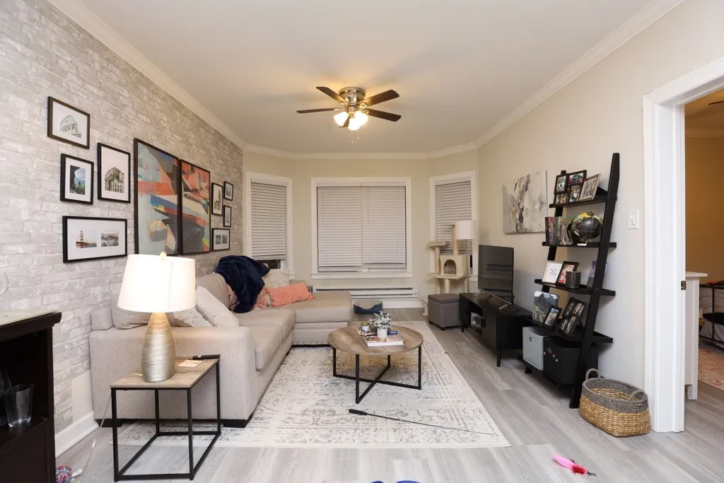 648 W Roscoe St, ,  60657, USA 60657-unit#2S-Chicago-IL