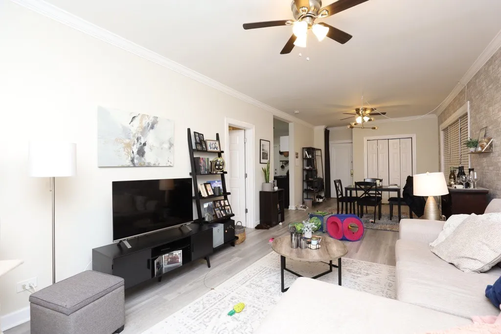 648 W Roscoe St, ,  60657, USA 60657-unit#2S-Chicago-IL