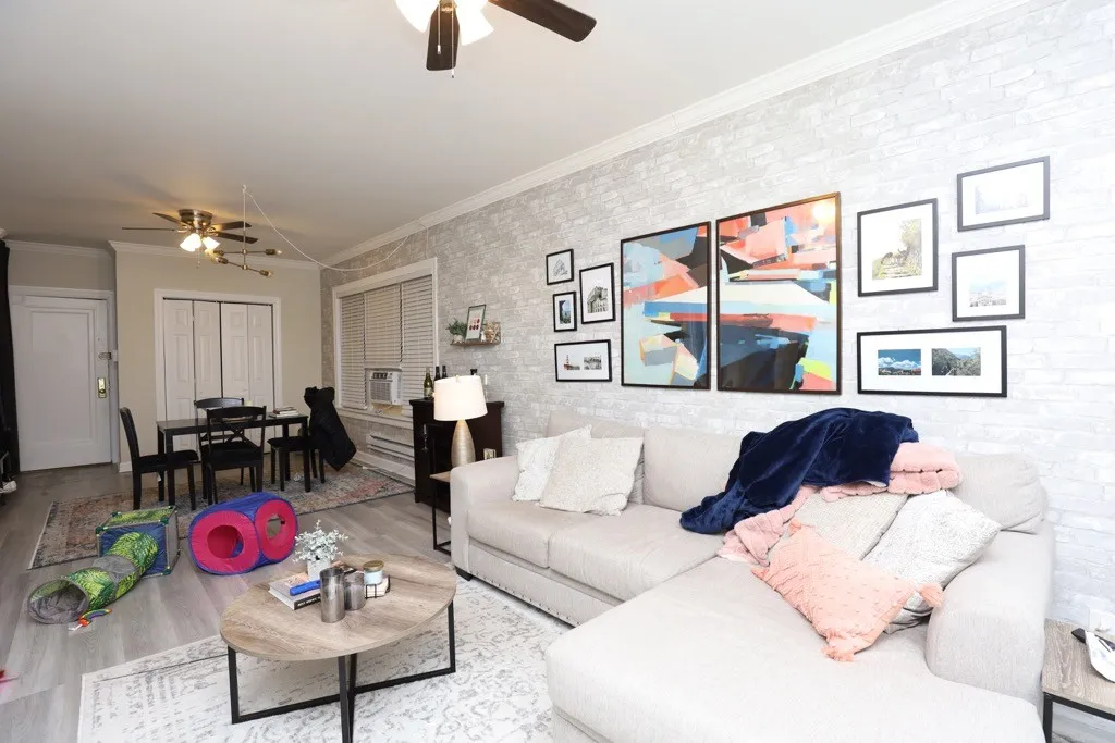 648 W Roscoe St, ,  60657, USA 60657-unit#2S-Chicago-IL