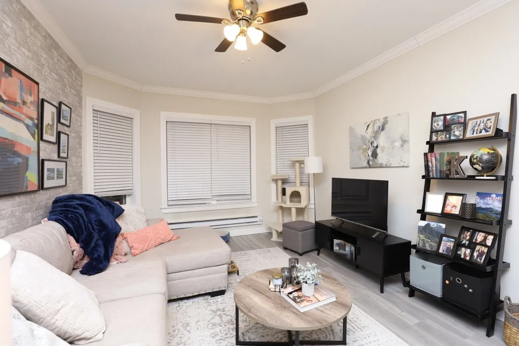 648 W Roscoe St, ,  60657, USA 60657-unit#2S-Chicago-IL