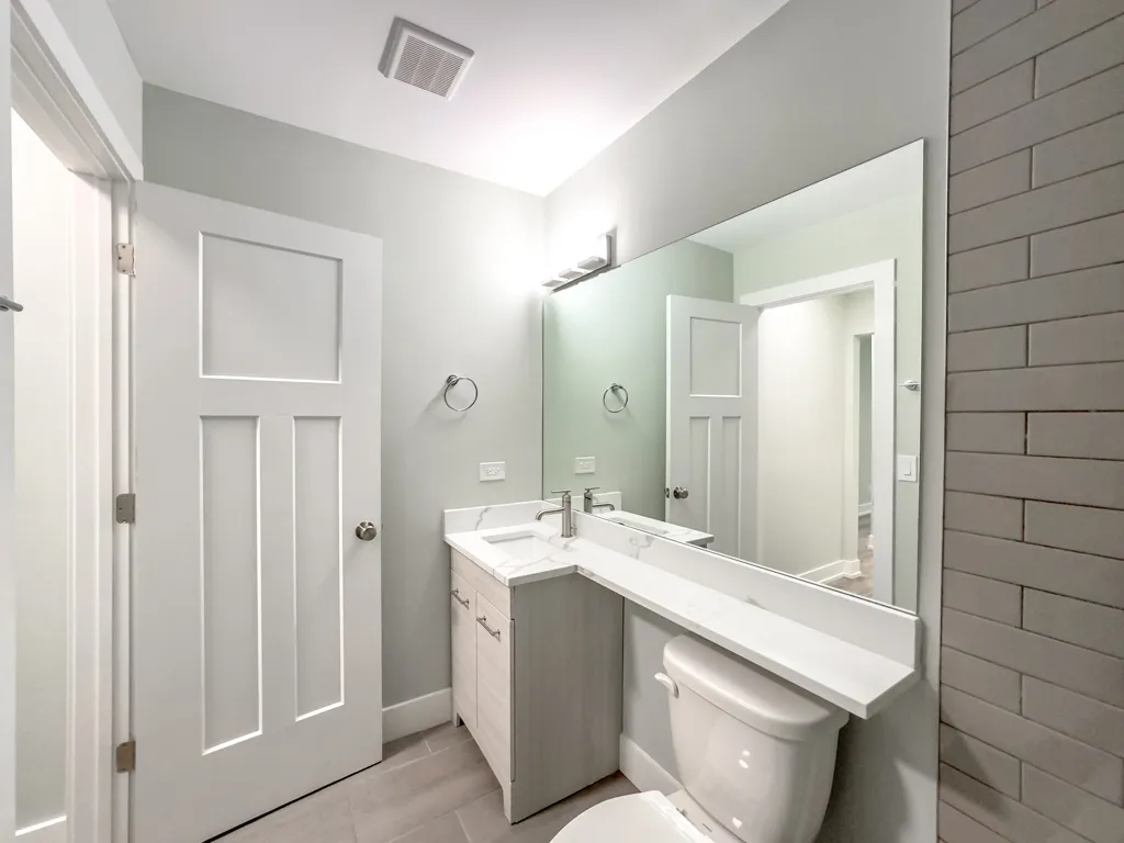 445 W Barry Ave, ,  60657, USA 60657-unit#230-Chicago-IL