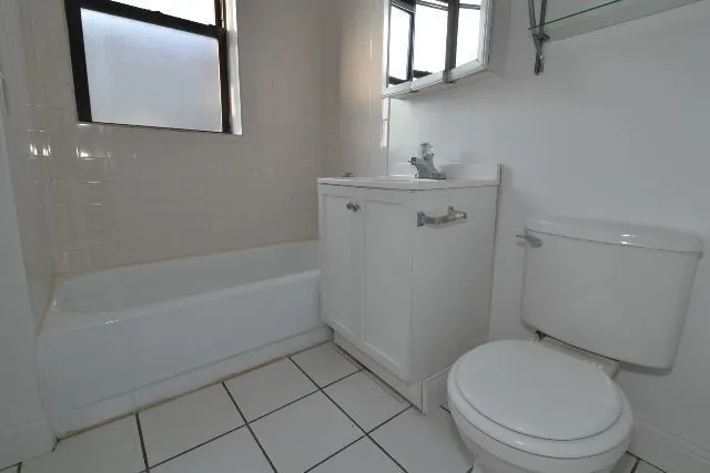 825 W Waveland Ave, ,  60613, USA 60613-unit#2N-Chicago-IL