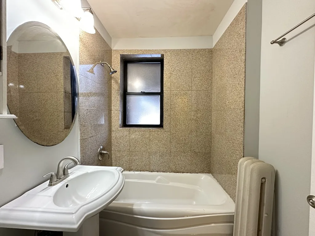 746 W Addison St, ,  60613, USA 60613-unit#2E-Chicago-IL