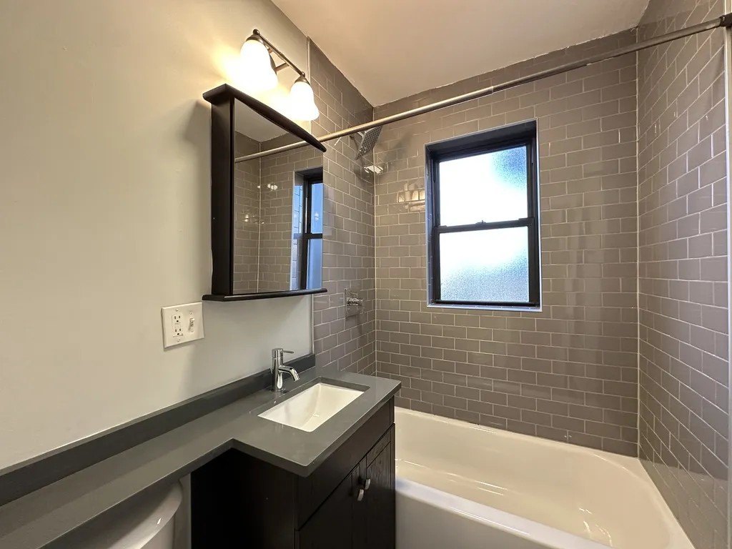 4546 N Damen Ave, ,  60625, USA 60625-unit#207-Chicago-IL