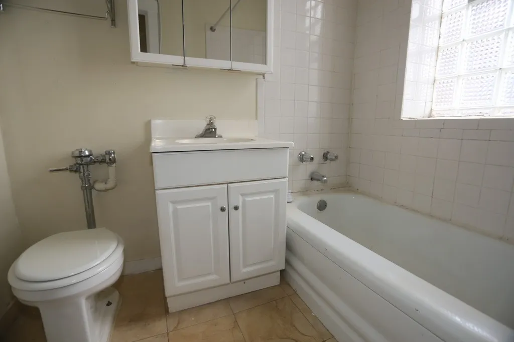 626 W Barry Ave, ,  60657, USA 60657-unit#3N-Chicago-IL