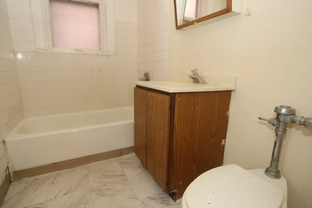 725 W Barry Ave, ,  60657, USA 60657-unit#2B-Chicago-IL
