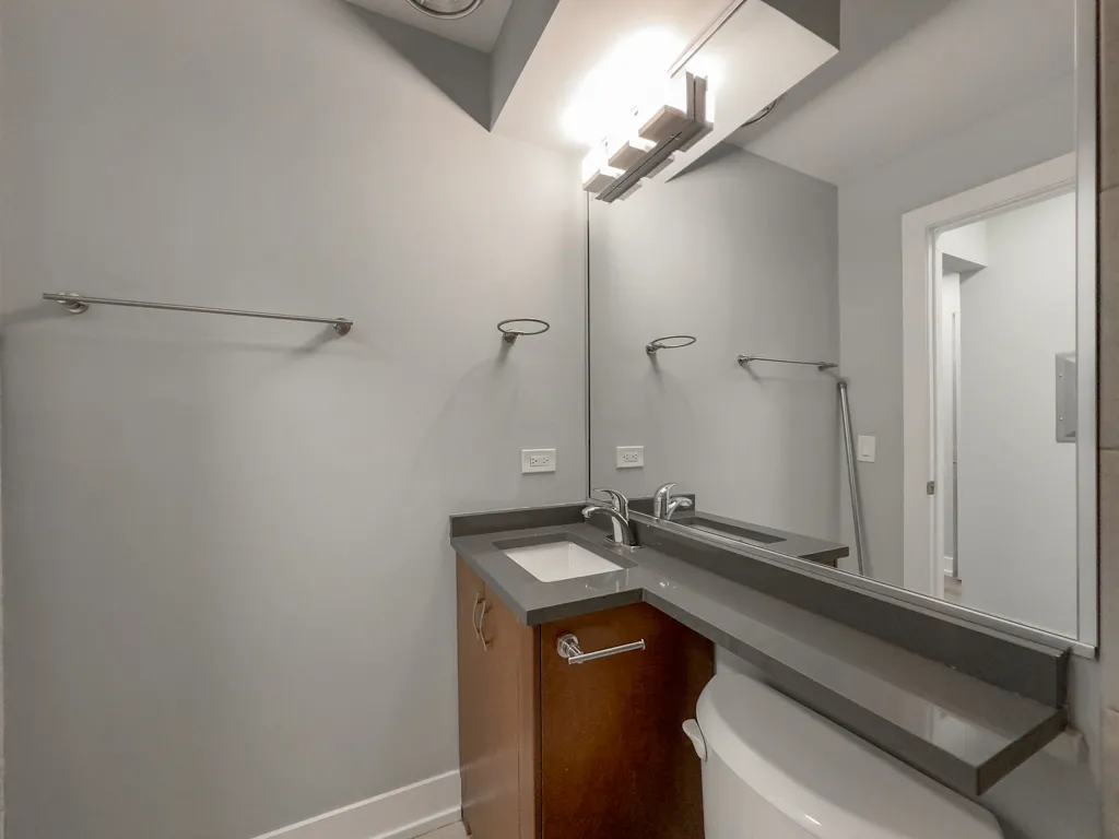 445 W Barry Ave, ,  60657, USA 60657-unit#323-Chicago-IL