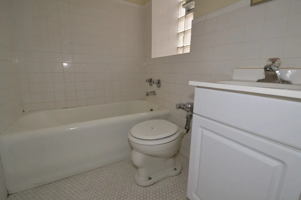 425 W Roscoe St, , 60657, USA 60657-unit#204-Chicago-IL