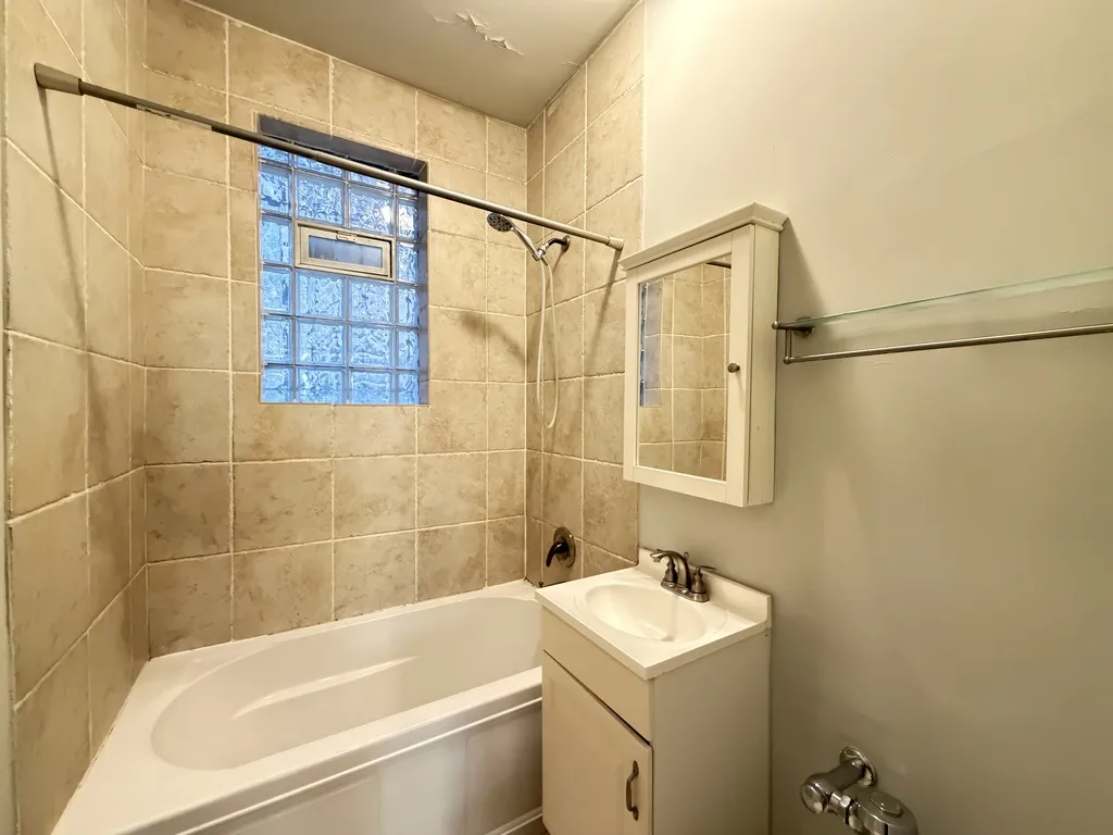 546 W Surf St, ,  60657, USA 60657-unit#G-Chicago-IL