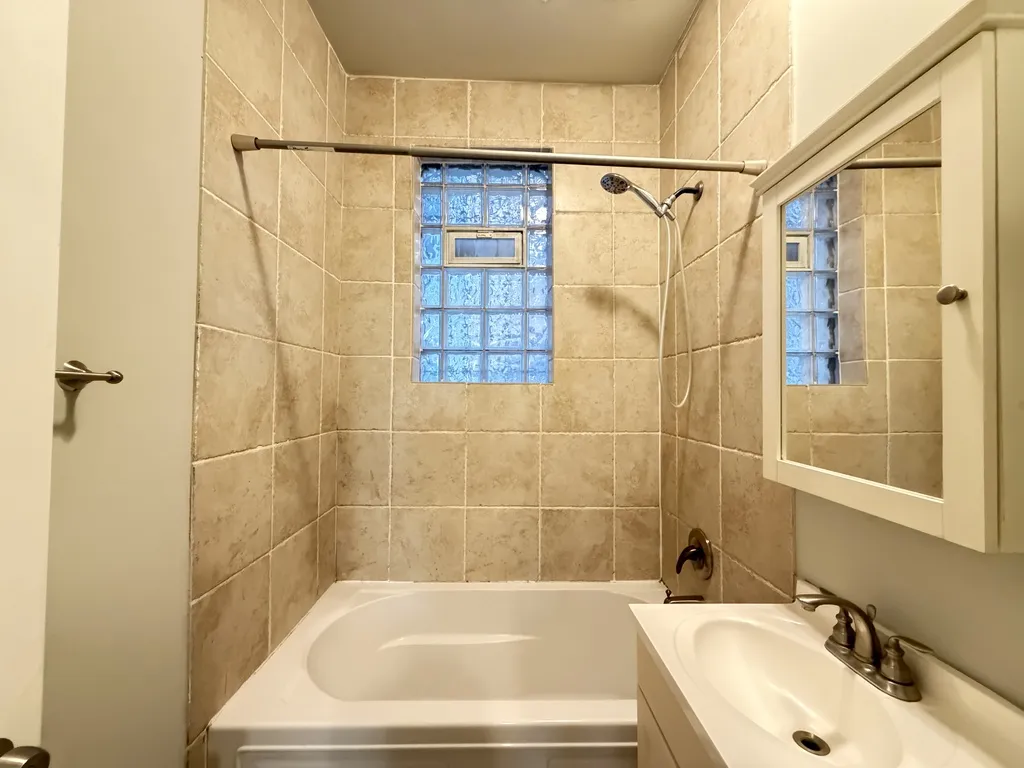 546 W Surf St, ,  60657, USA 60657-unit#G-Chicago-IL