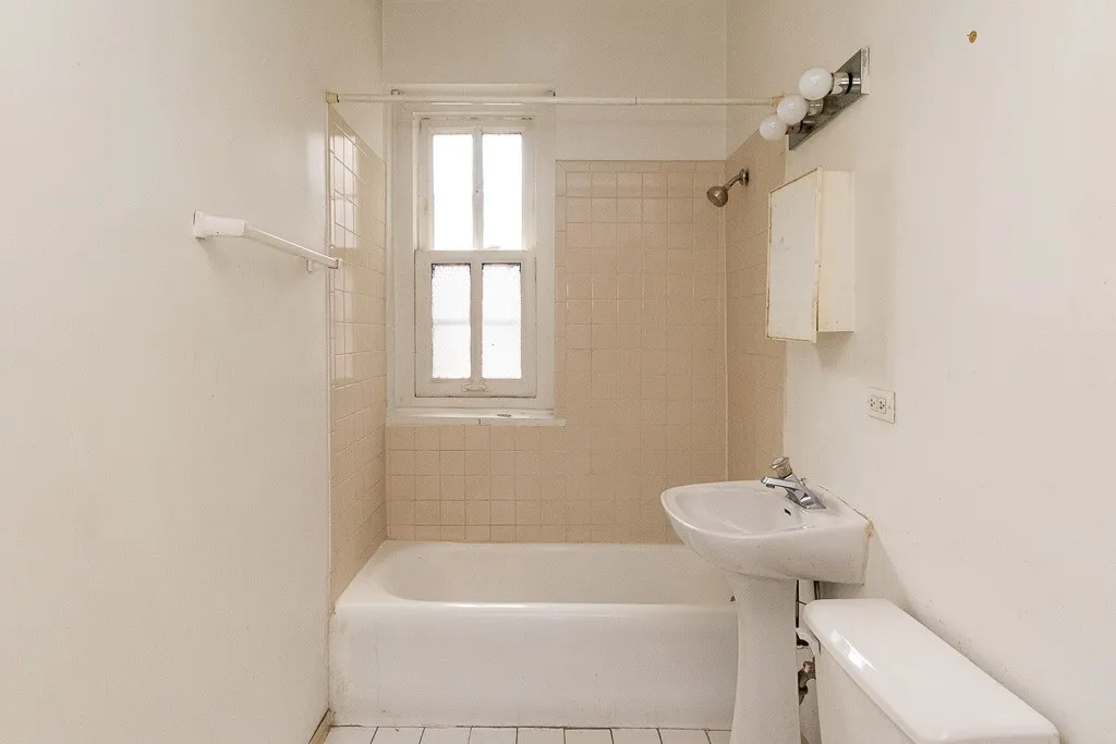 635 W Barry Ave, , 60657, USA 60657-unit#401-Chicago-IL