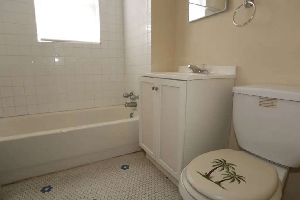 1212 W Thorndale Ave, ,  60660, USA 60626-unit#4-Chicago-IL