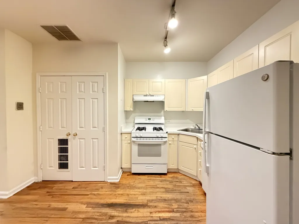 917 W Dakin St, ,  60613, USA 60613-unit#203-Chicago-IL