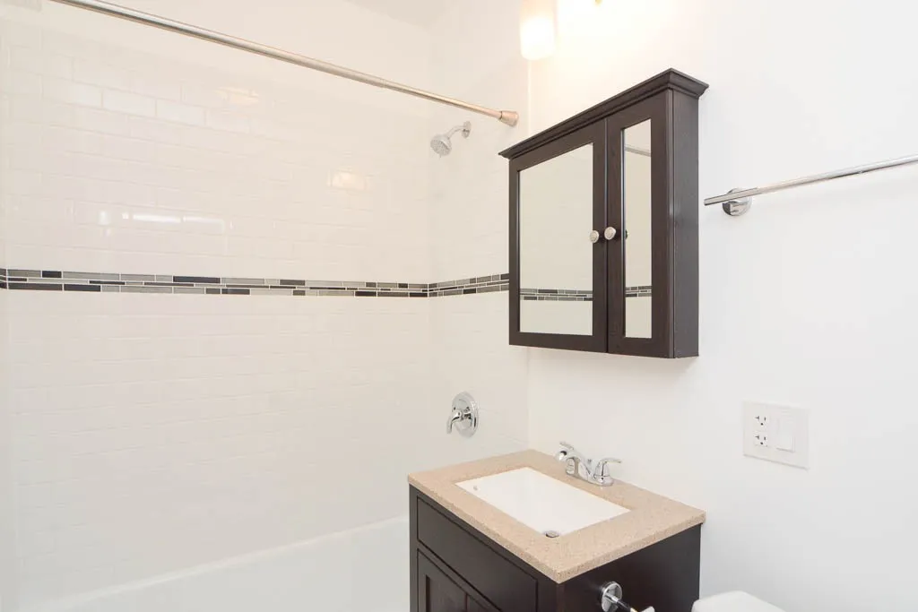 646 W Roscoe St, ,  60657, USA 60657-unit#1N-Chicago-IL