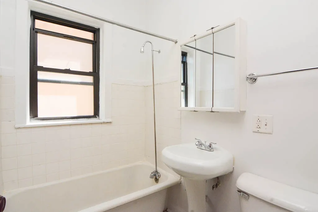 816 W Waveland Ave, ,  60613, USA 60613-unit#11-Chicago-IL