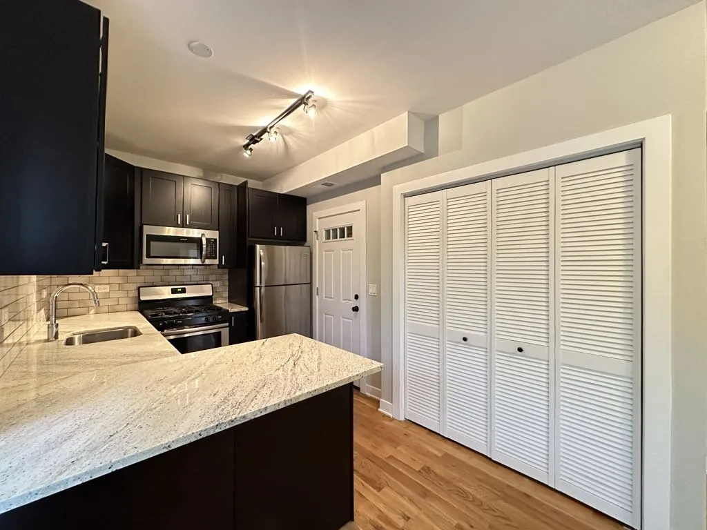 2201 W Eastwood Ave, ,  60625, USA 60625-unit#2E-Chicago-IL