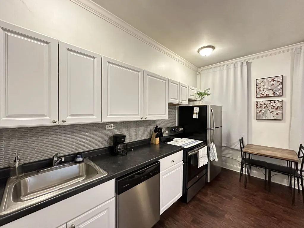 3345 N Marshfield Ave, ,  60657, USA 60657-unit#107-Chicago-IL