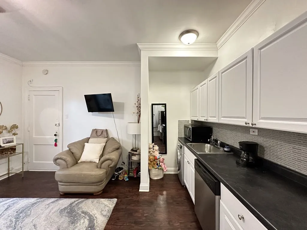 3345 N Marshfield Ave, ,  60657, USA 60657-unit#107-Chicago-IL