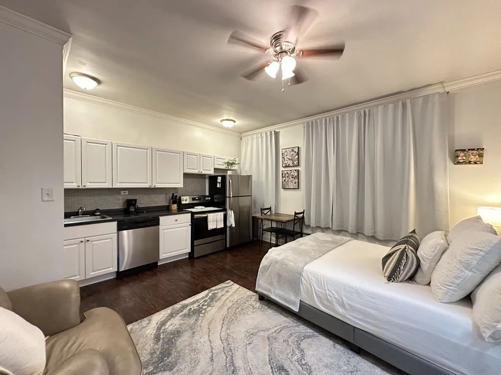 3345 N Marshfield Ave, ,  60657, USA 60657-unit#107-Chicago-IL
