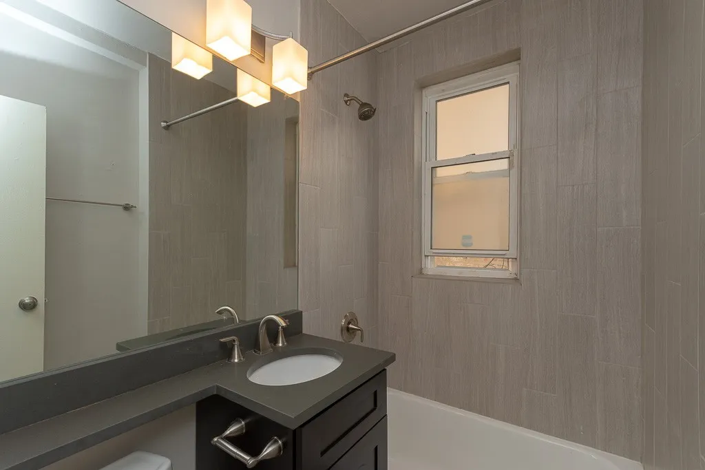 511 W Belmont Ave, ,  60657, USA 60657-unit#3-Chicago-IL
