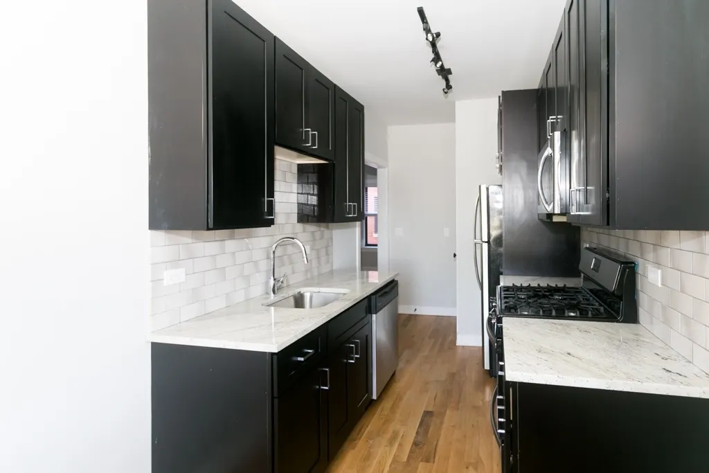 2207 W Eastwood Ave, ,  60625, USA 60625-unit#2S-Chicago-IL