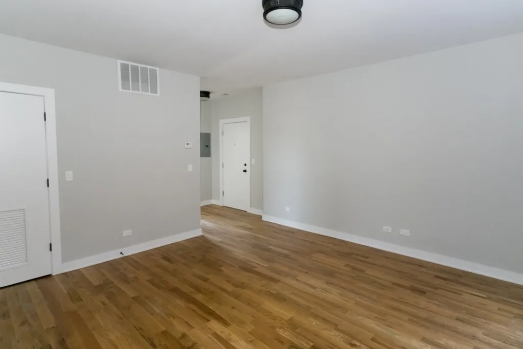 2207 W Eastwood Ave, ,  60625, USA 60625-unit#2S-Chicago-IL