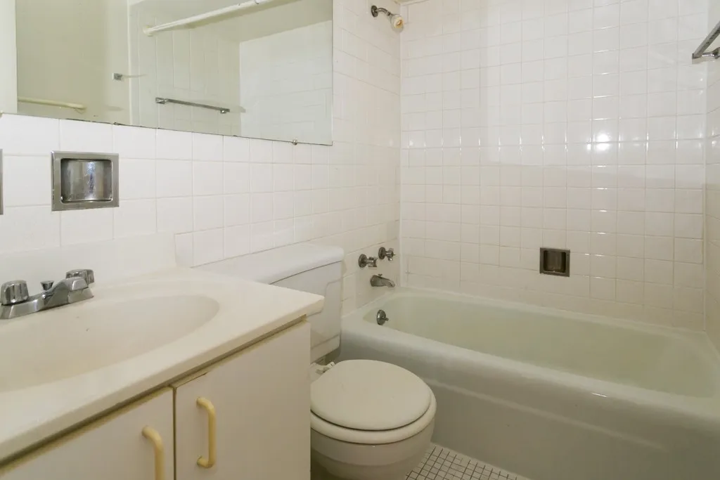 530 W Aldine Ave, ,  60657, USA 60657-unit#209-Chicago-IL