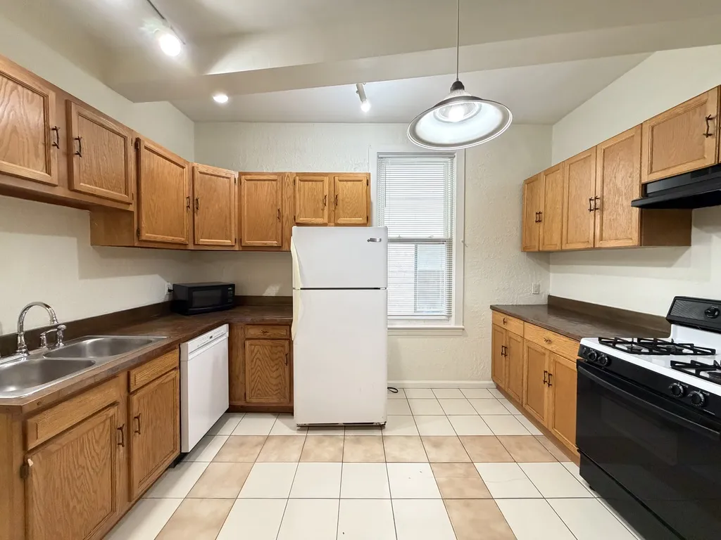 1521 W Barry Ave, , 60657, USA 60657-unit#2-Chicago-IL