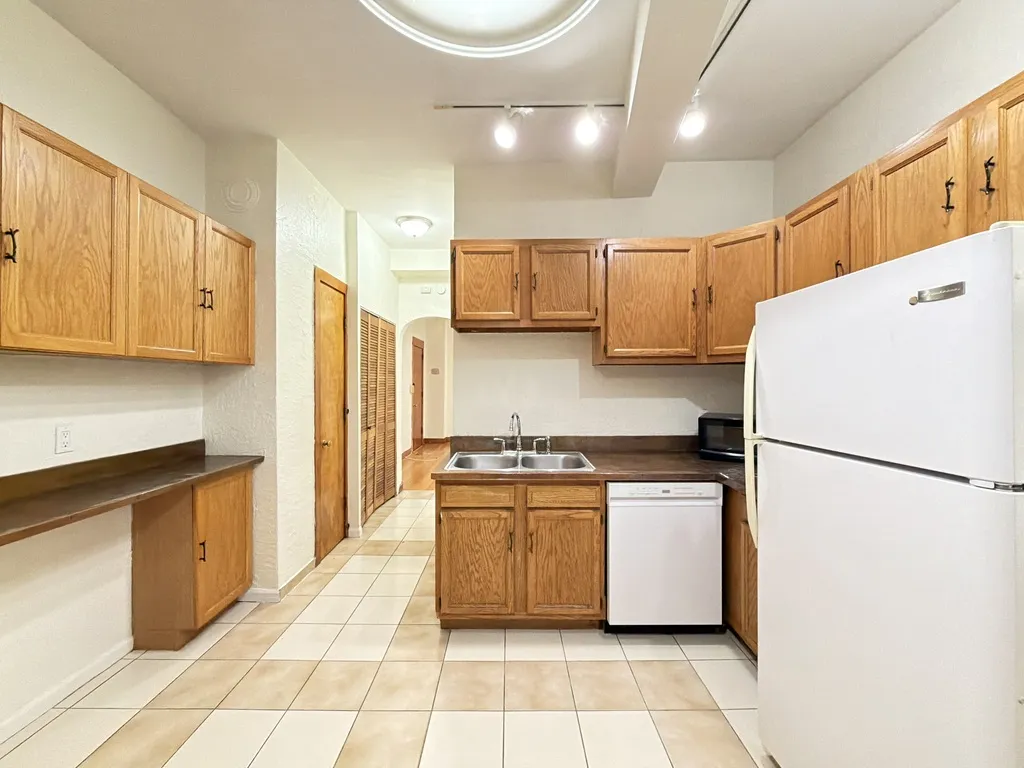 1521 W Barry Ave, , 60657, USA 60657-unit#2-Chicago-IL