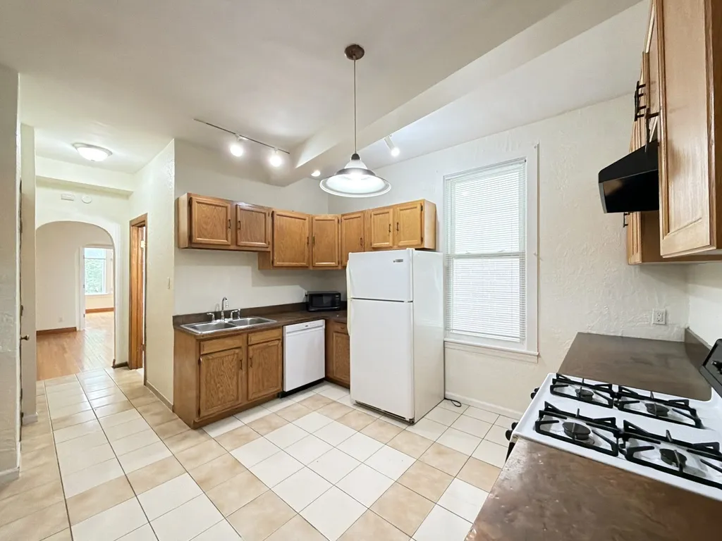 1521 W Barry Ave, , 60657, USA 60657-unit#2-Chicago-IL