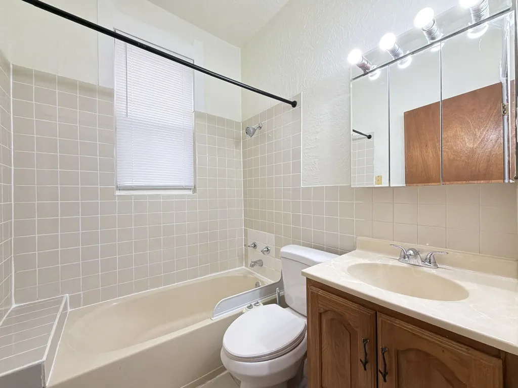 1521 W Barry Ave, , 60657, USA 60657-unit#2-Chicago-IL
