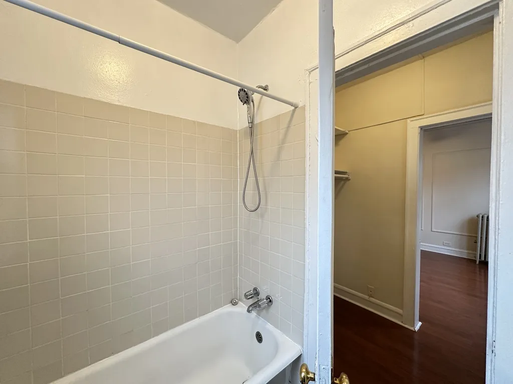 2827 N Burling St, ,  60657, USA 60657-unit#309-Chicago-IL