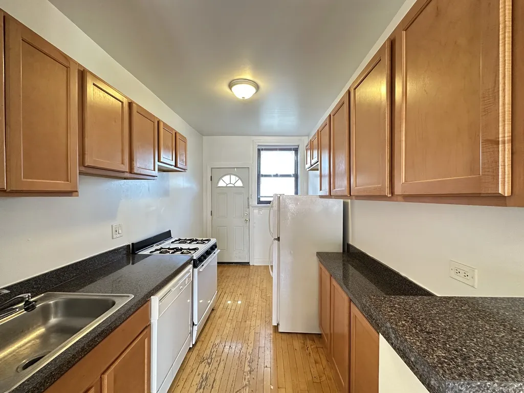 829 W Waveland Ave, , 60613, USA 60613-unit#2S-Chicago-IL