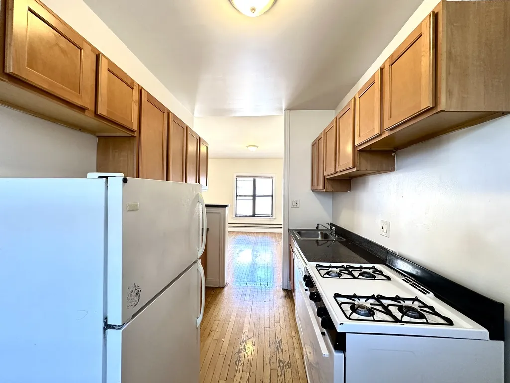 829 W Waveland Ave, , 60613, USA 60613-unit#2S-Chicago-IL