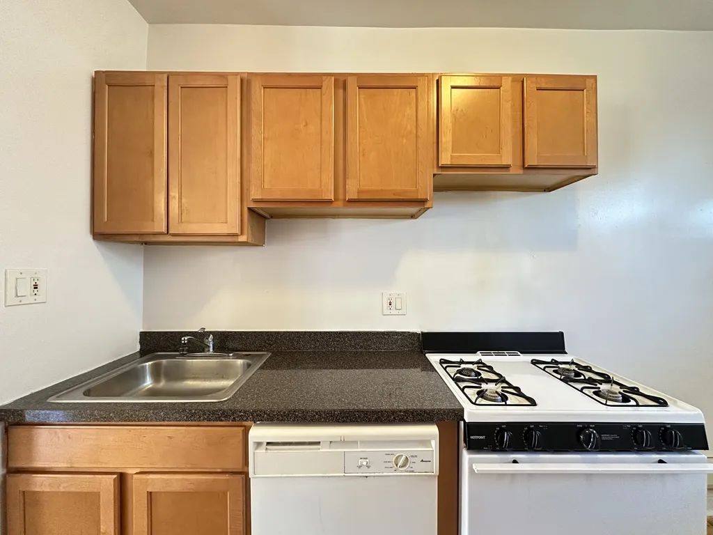 829 W Waveland Ave, , 60613, USA 60613-unit#2S-Chicago-IL