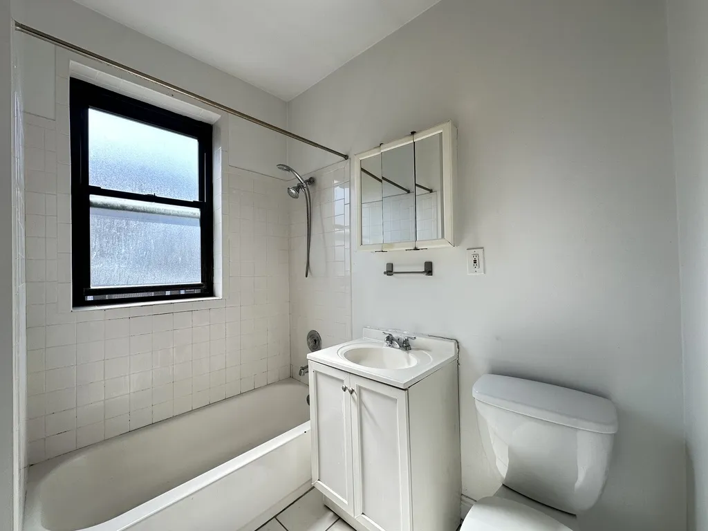 829 W Waveland Ave, , 60613, USA 60613-unit#2S-Chicago-IL
