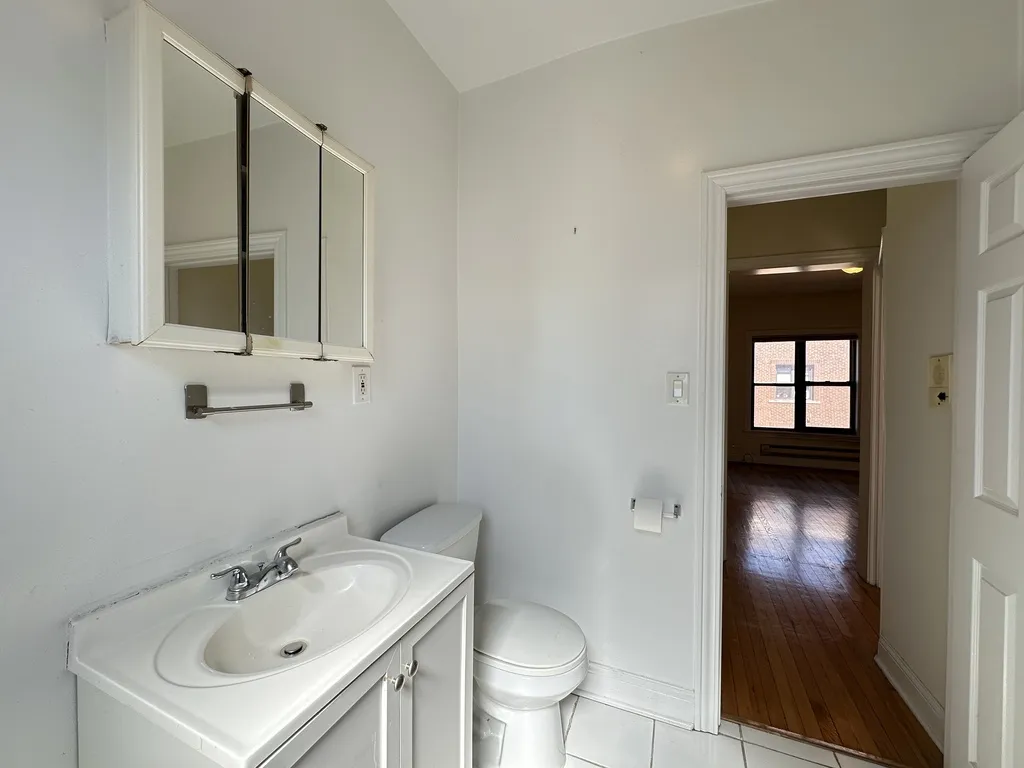 829 W Waveland Ave, , 60613, USA 60613-unit#2S-Chicago-IL