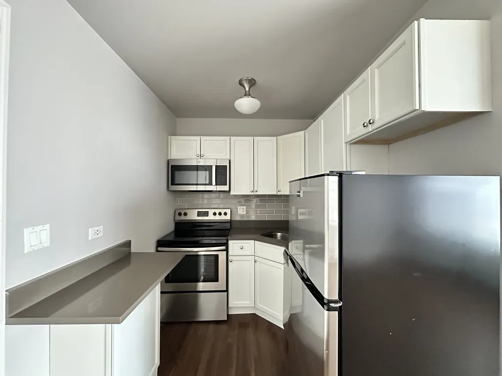 817 W Lakeside Pl, ,  60640, USA 60640-unit#409-Chicago-IL