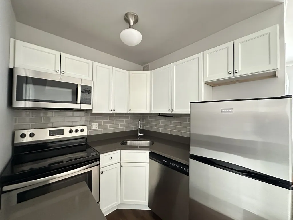 817 W Lakeside Pl, ,  60640, USA 60640-unit#409-Chicago-IL